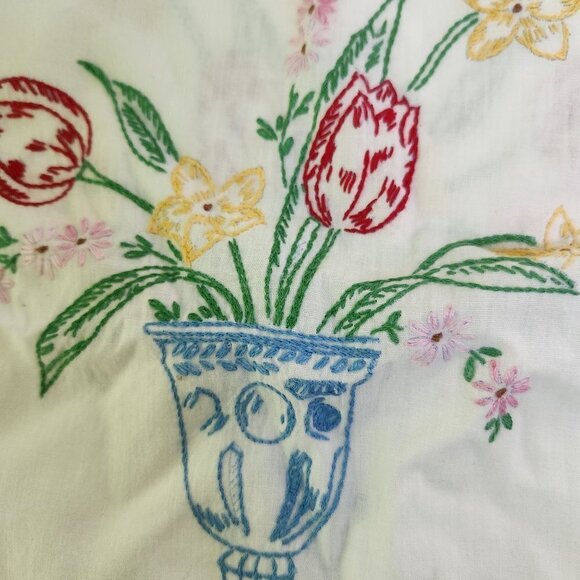 Vintage Handmade Assorted Needlepoint Dresser Scarves Towels Doilies - Picture 6 of 7